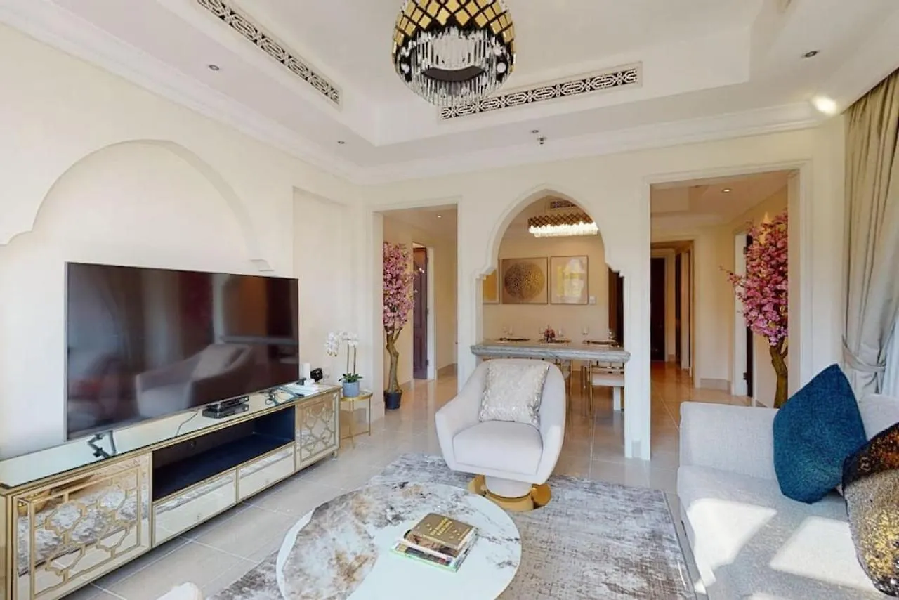 アパート Al Tajer, Core C, Souk Al Bahar - Charming Two Bedroom ドバイ