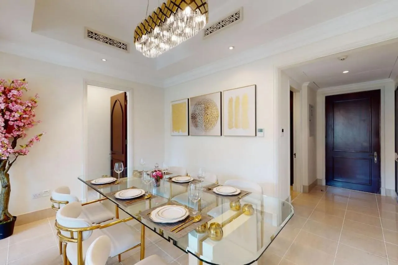 アパート Al Tajer, Core C, Souk Al Bahar - Charming Two Bedroom ドバイ