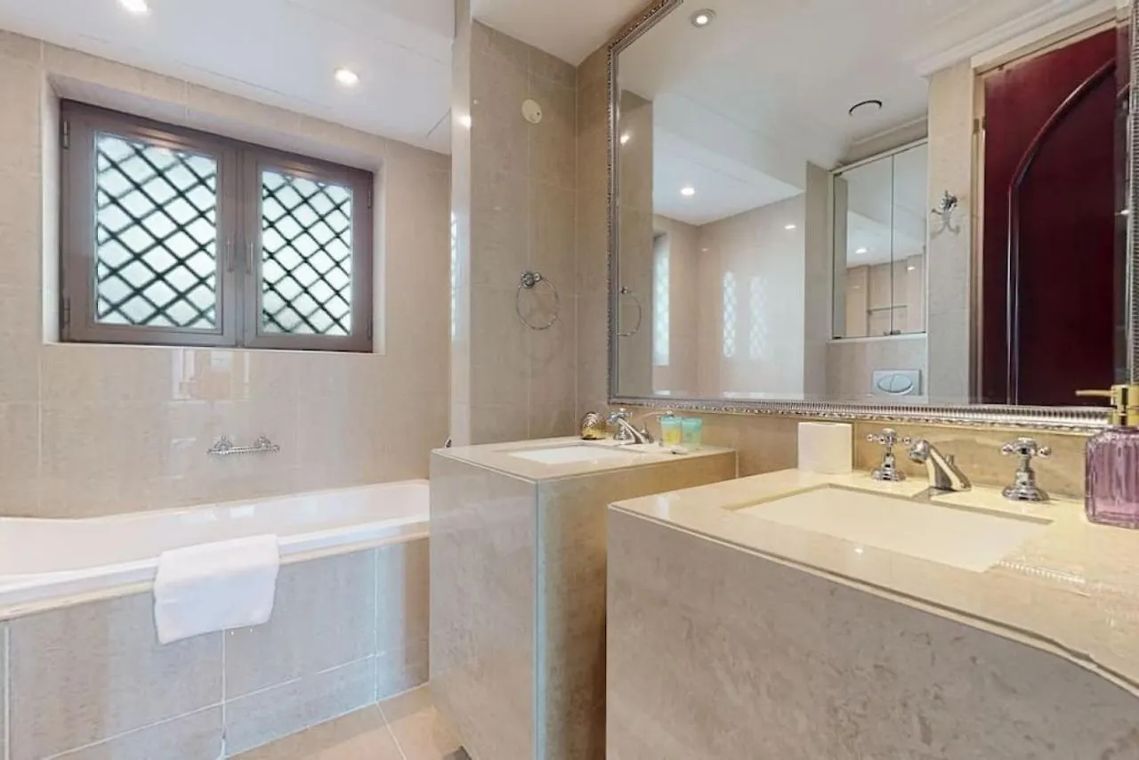 Al Tajer, Core C, Souk Al Bahar - Charming Two Bedroom ドバイ アラブ首長国連邦